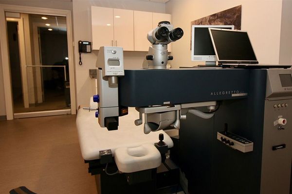 Eye Physicians and Surgeons, P.A. surgery center